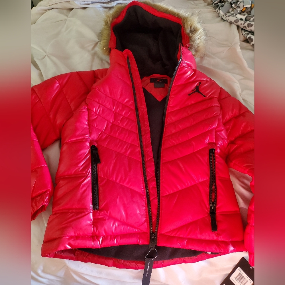 Jordan puffer jacket, it's a children's size 10-12M
